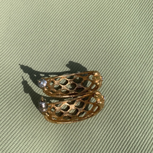 Beautiful vintage Butler Earrings - Picture 3 of 4